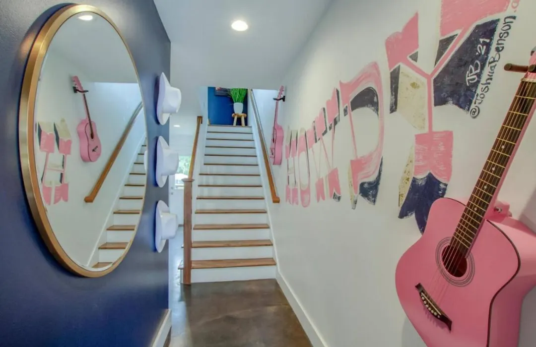 Howdy House New And Trendy With Rooftop Deck-1