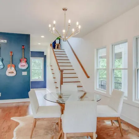 Howdy House New And Trendy With Rooftop Deck-3